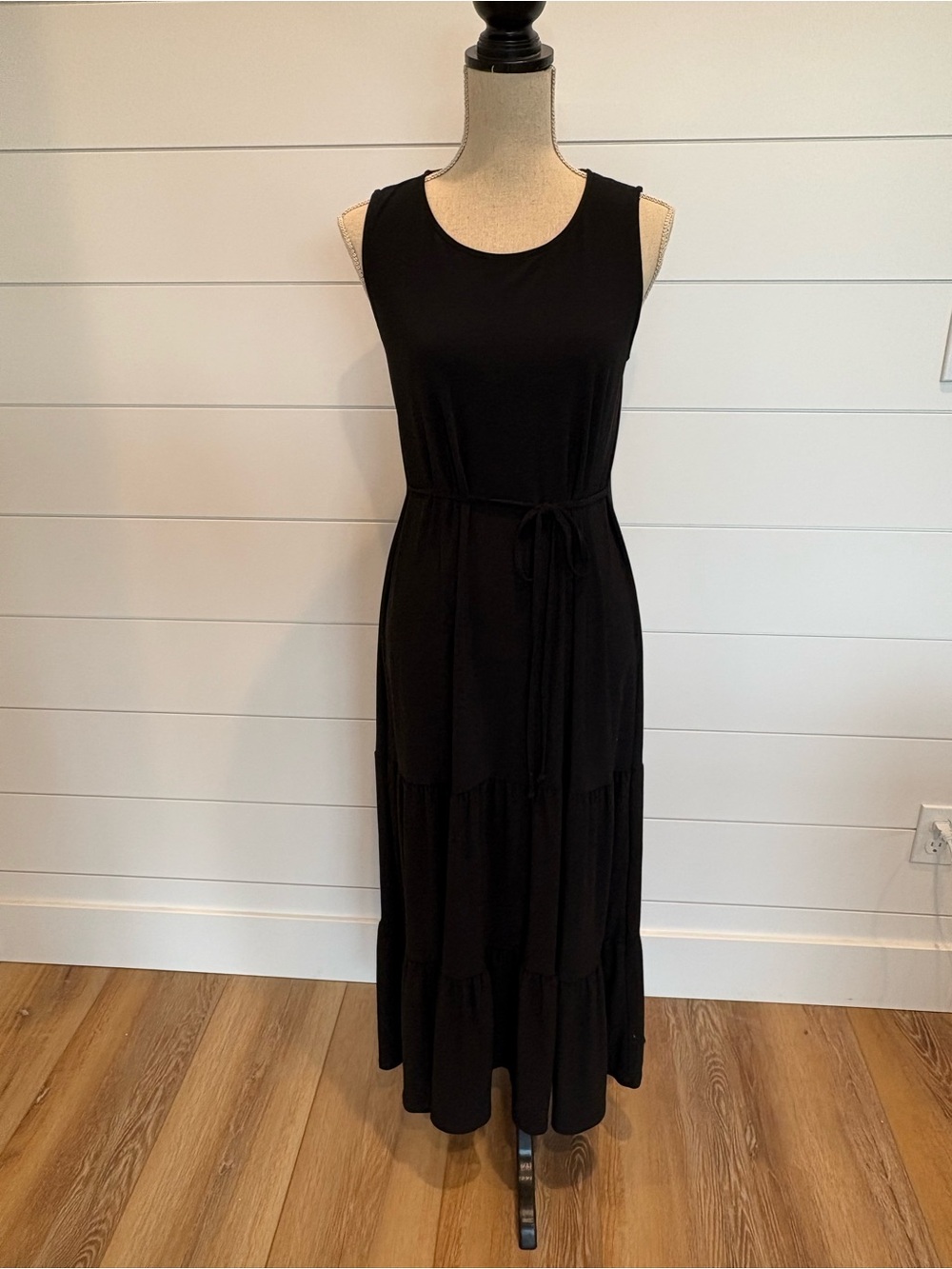 NWT Nik And Nash Women's Black Sleeveless Tiered Maxi Dress - Black Size M